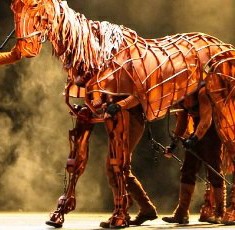 War Horse US national tour - Joey comes to life through three puppeteers - credit Brinkhoff-Mögenburg