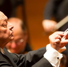 Lorin Maazel conducts Brahms' Symphony No. 2 with the Chicago Symphony Orchestra in Beijing on 2013 Asia tour - credit Todd Rosenberg