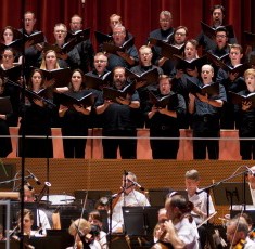 Grant Park Chorus and Orchestra conducted by Carlos Kalmar credit Patrick Pyszka