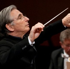 Conductor-Michael-Tilson-Thomas-will-lead-the-Chicago-Symphony-Orchestra-in-Mahlers-Ninth-Symphony.-Stephan-Cohen.