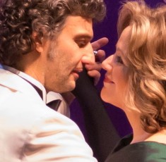 Tenor Jonas Kaufmann and soprano Renée Fleming Lyric Opera Chicago subscriber appreciation concert March 2014 (© Todd Rosenberg)