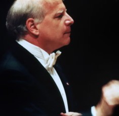 Leonard Slatkin conducted the Chicago Symphony Orchestra in an all-American program.