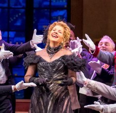 11/11/15 1:21:27 PM -- 
The Lyric Opera of Chicago Presents
"The Merry Widow"
Renée Fleming, 
Nicole Cabell, 
and Thomas Hampson

© Todd Rosenberg Photography 2015